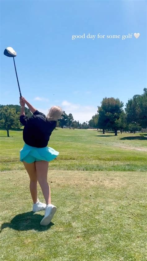 Paige Spiranac rival Katie Sigmond suffers wardrobe malfunction。